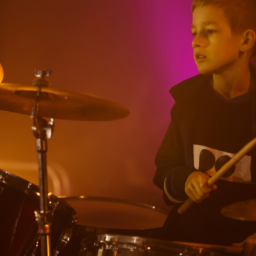 Почему групповые уроки игры на барабанах идеально подходят для детей и подростков 1 Group Drumming Classes